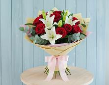 Букет цветов из:  Лилии и Розы в Васильково