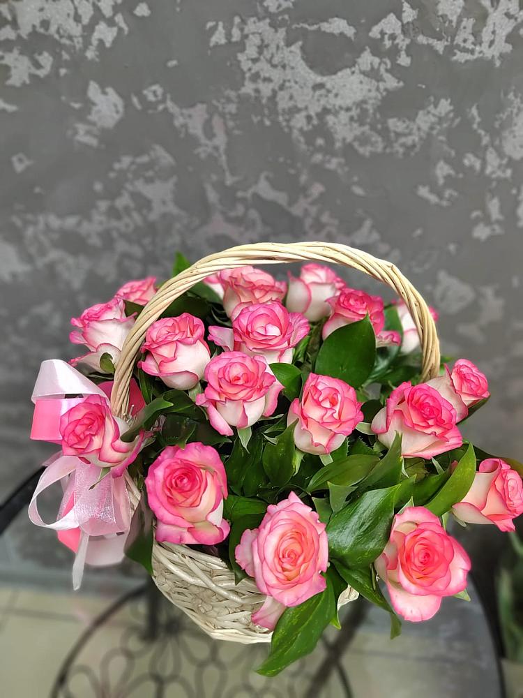 Цветочная композиция из Розы в корзине в Васильково