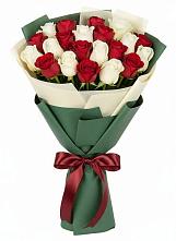 Букет Микс из красных и белых роз в Васильково