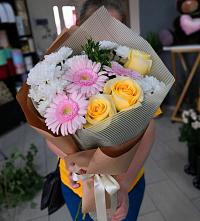 Букет цветов из:  Герберы, Розы и Хризантемы в Васильково
