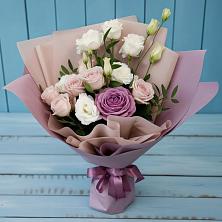 Букет цветов из:  Розы и Лизиантусы в Васильково