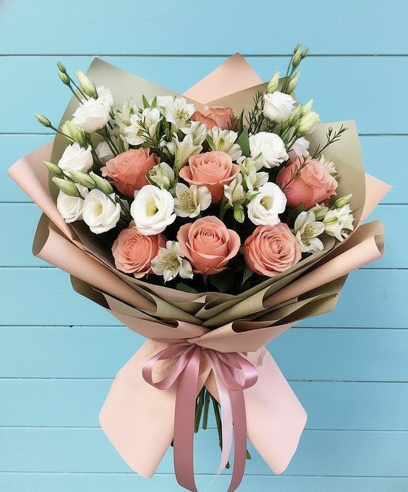 Букет цветов из: Розы, Альстромерии и Лизиантусы в Васильково