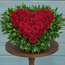 Цветочная композиция из Розы в виде сердца в Васильково