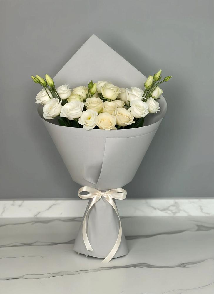 Букет цветов из: Розы и Лизиантусы в Васильково