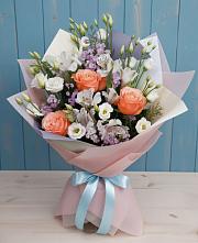 Букет цветов из:  Лизиантусы, Розы, Альстромерии и Гипсофила в Васильково