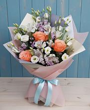 Букет цветов из:  Лизиантусы, Розы, Альстромерии и Гипсофила в Васильково