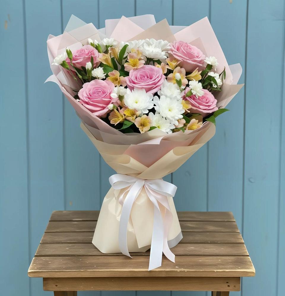 Букет цветов из: Гвоздики, Орхидеи и Розы в Васильково