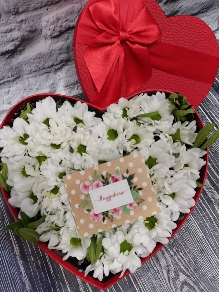 Цветочная композиция из Хризантемы в виде сердца в Васильково