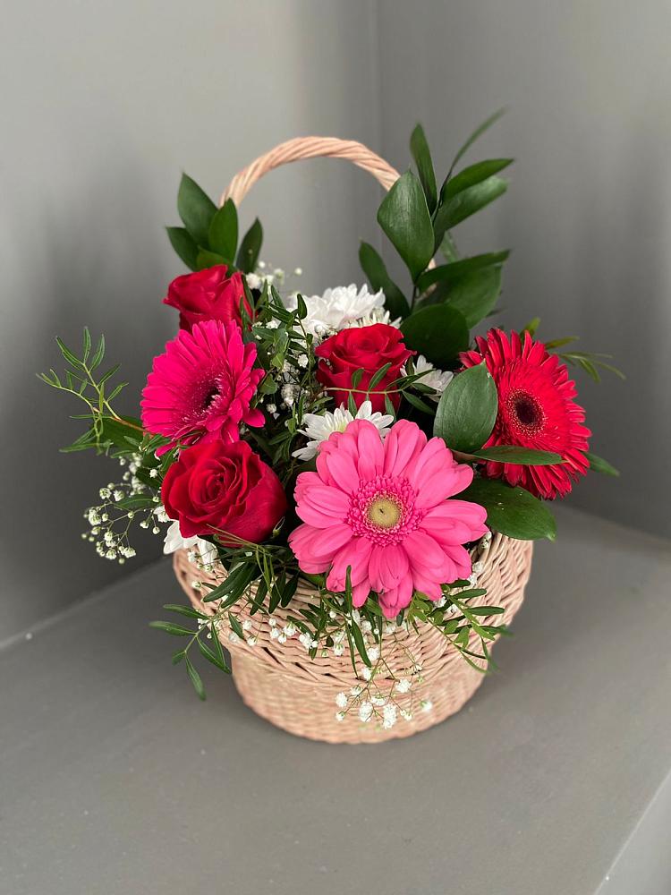Цветочная композиция из Розы, Хризантемы и Герберы в корзине в Васильково
