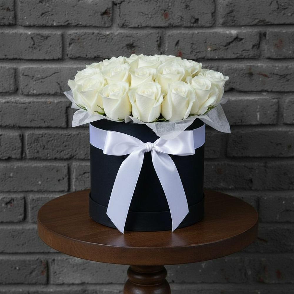 Цветочная композиция из Розы в шляпной коробке в Васильково