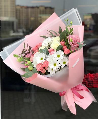 Букет цветов из: Розы, Лизиантусы и Хризантемы в Васильково