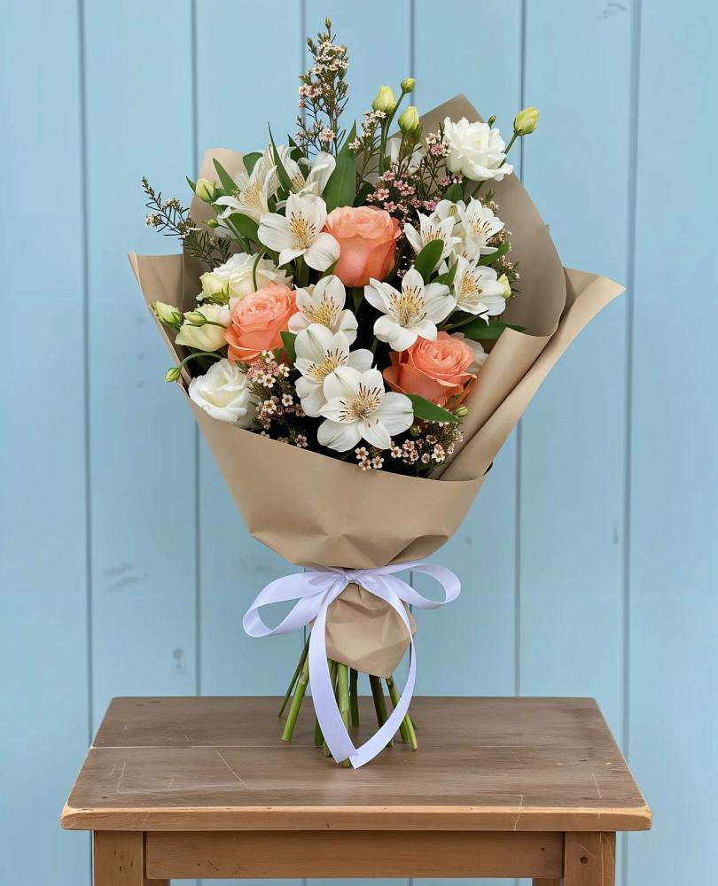 Букет цветов из: Альстромерии, Лизиантусы, Розы и Хризантемы в Васильково