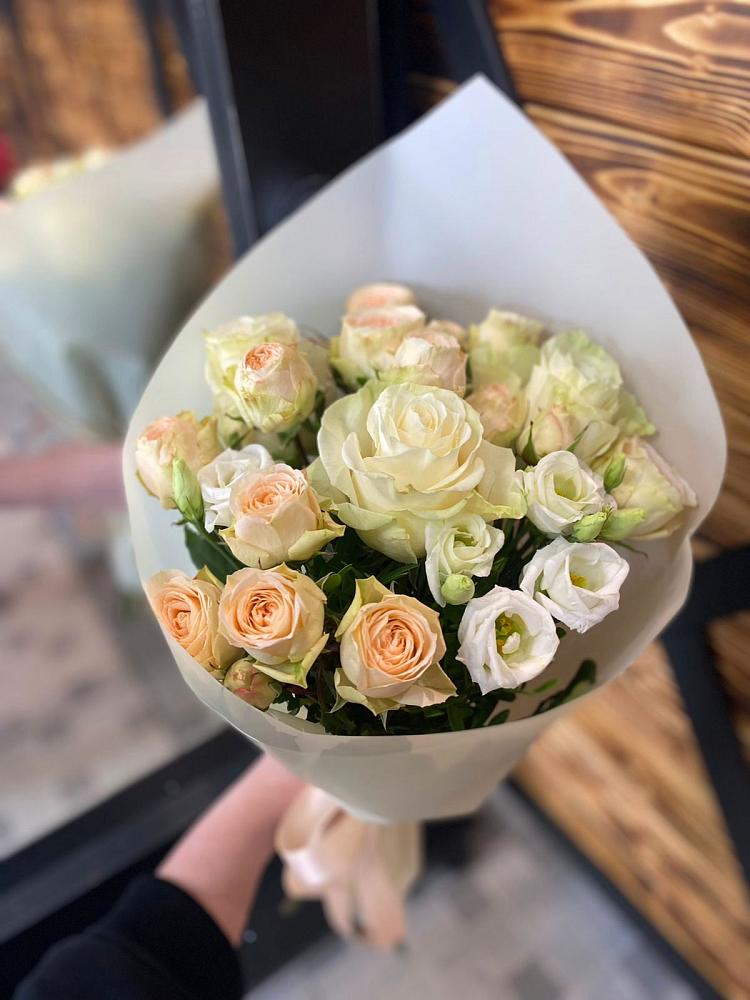 Букет цветов из: Розы и Лизиантусы в Васильково