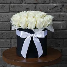 Цветочная композиция из Розы в шляпной коробке в Васильково